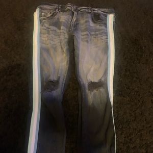 Only worn 2 times,fits good,quality is amazing,looks amazing